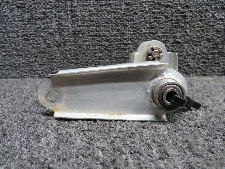 0862100-17 Cessna 310Q Flap Bellcrank Assy LH (Outboard Wing, Outboard)