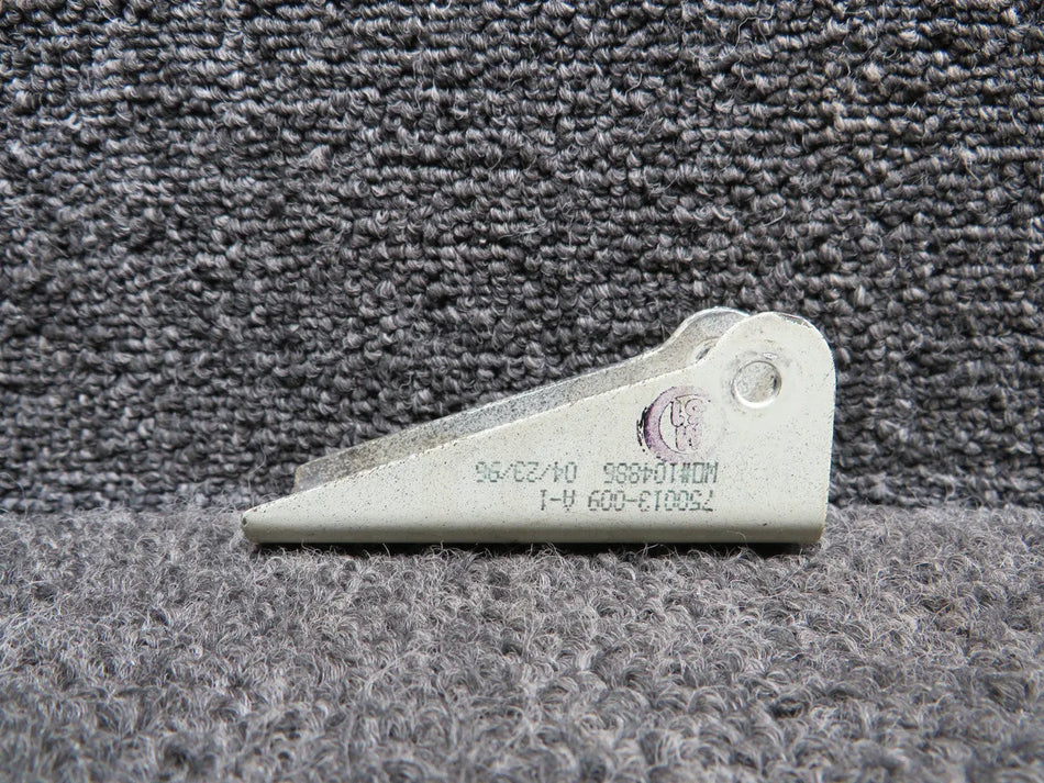 750013-009 Mooney M20M Rear Seat Middle Seat Belt Bracket