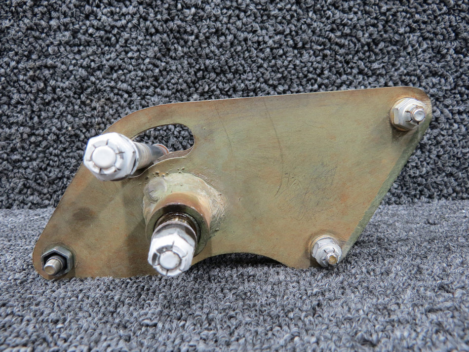0523223 (Use: 0422430-1) Cessna 210 Aileron Bellcrank LH