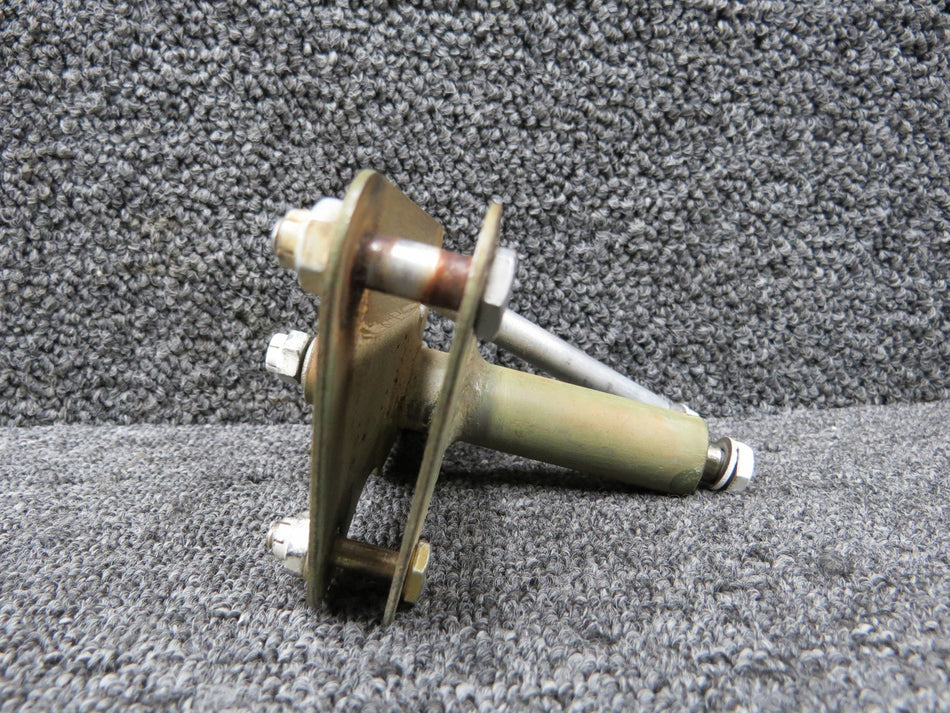 0523223 (Use: 0422430-1) Cessna 210 Aileron Bellcrank LH