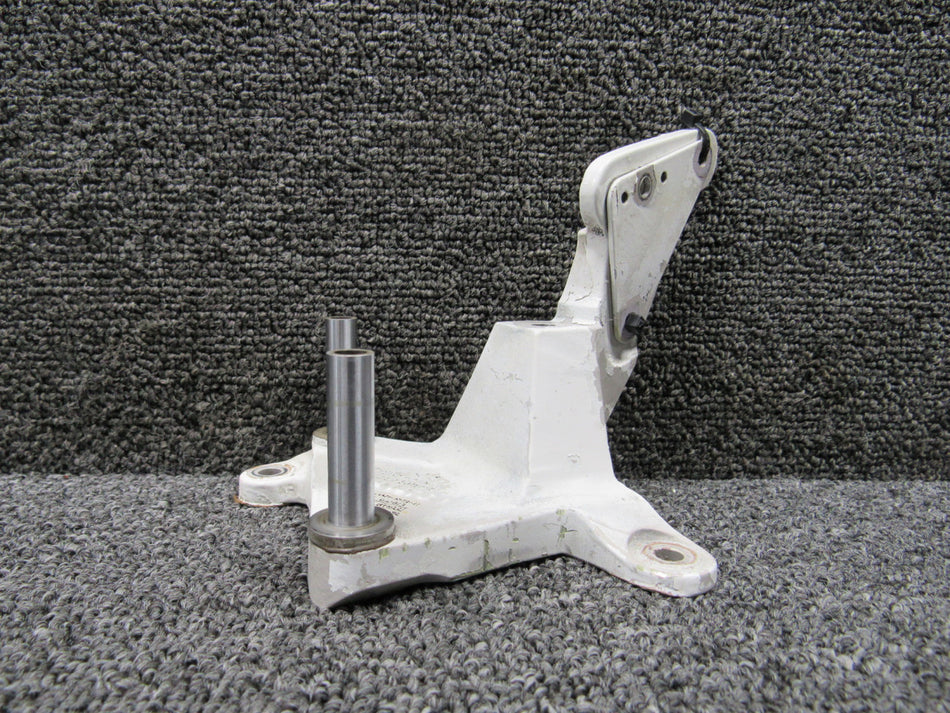 25UM1073AB Hawker BAE 125-800A Main Gear Sequence Valve Mounting Bracket Assy RH