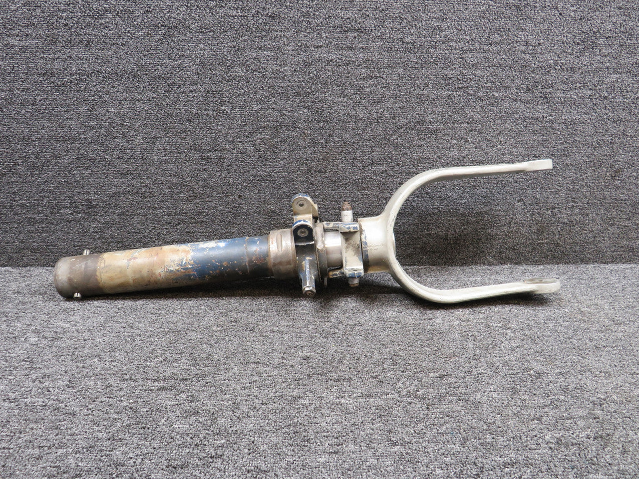 0442504-3 (Cast: 442503-497) Cessna 150H Nose Landing Gear Strut