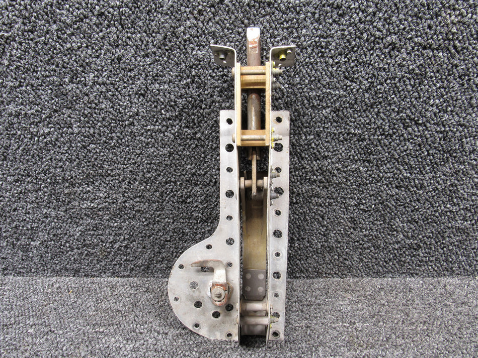 0851781-25 (Use: H966-1) Cessna 401 Nacelle Baggage Door Latch Assembly