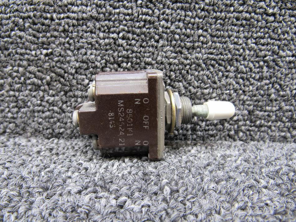 MS24524-21 (Alt:8501K1) Cessna Citation III 650 Fuel Boost Pump Switch