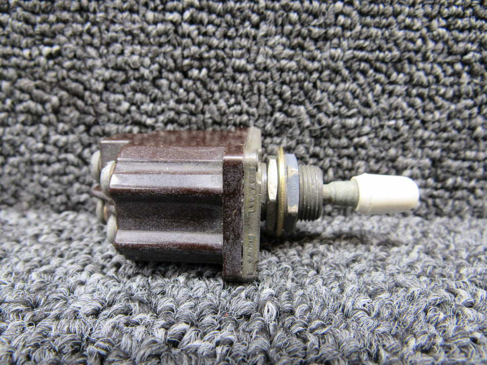 MS24524-21 (Alt:8501K1) Cessna Citation III 650 Fuel Boost Pump Switch