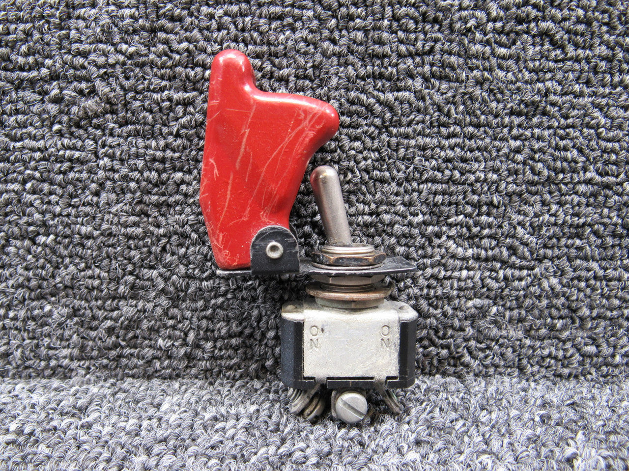 8810K15 (Alt: MS35058-23) Cutler-Hammer Toggle Switch – BAS Part Sales