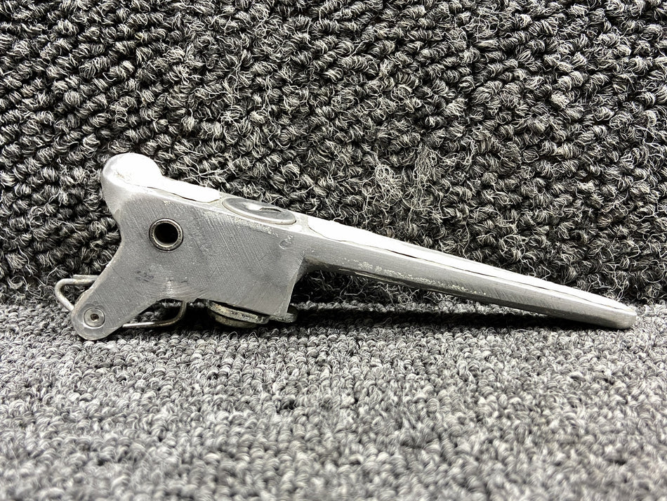 35-400013-1 (Use: 35-400013-5) Beechcraft A36 Cabin Door Latch Handle w Lock