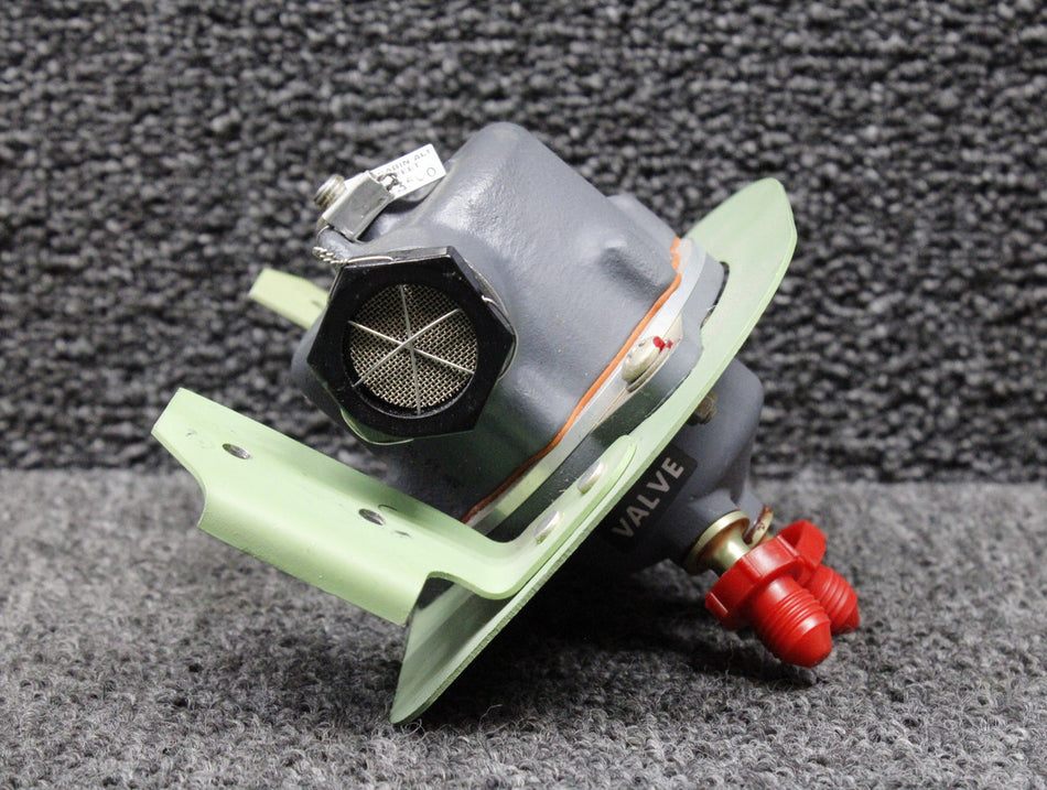 130440-4 (Alt: 484-106) Honeywell Pressure Regulator with Bracket