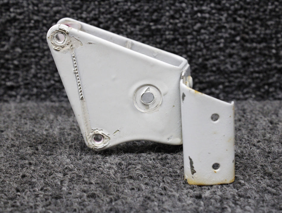 104560-003 Piper PA46-500TP Aft Main Gear Door Actuator Bracket RH