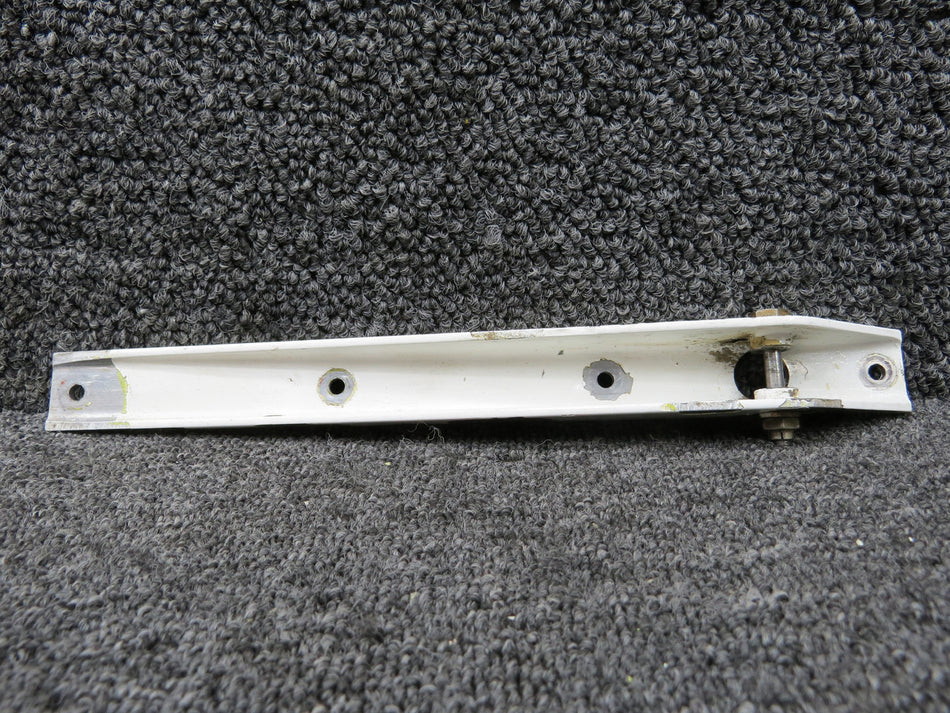 43711-000 Piper PA-31T Main Gear Door Bracket Inboard