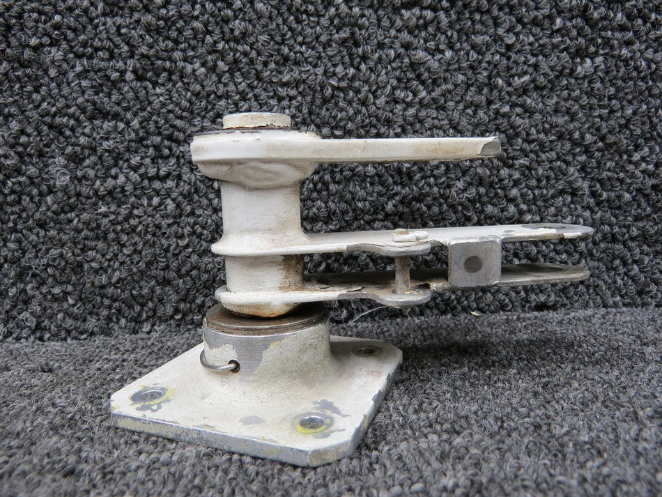 41794-008 Piper PA-31T Nose Landing Gear Door Actuator Arm Assembly LH
