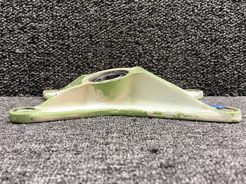 67040-015 (Casting#: 67041-4) Piper PA44-180 Fwd Main Gear Trunnion Fitting RH