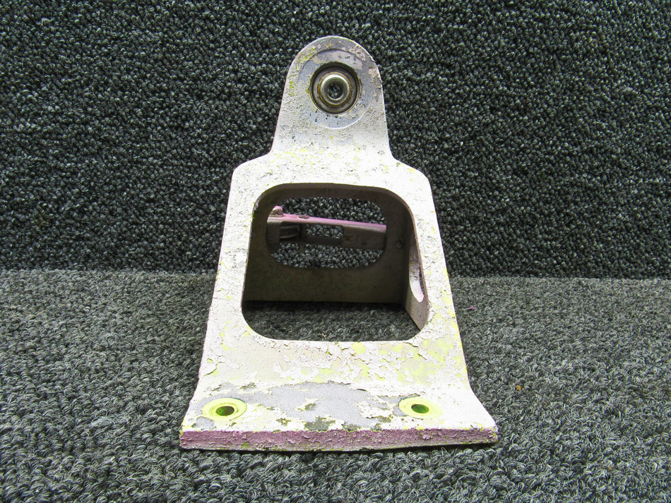 50-524420-4 (Cast: 50-524420) Beechcraft KA-E90 Elevator Hinge Inboard RH