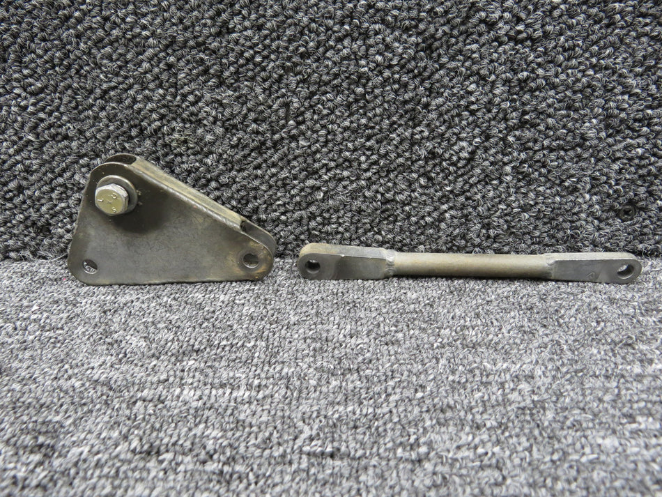 2067006-1, 2067010-1 Cessna 177RG Nose Gear Steering Bellcrank & Rod Assembly