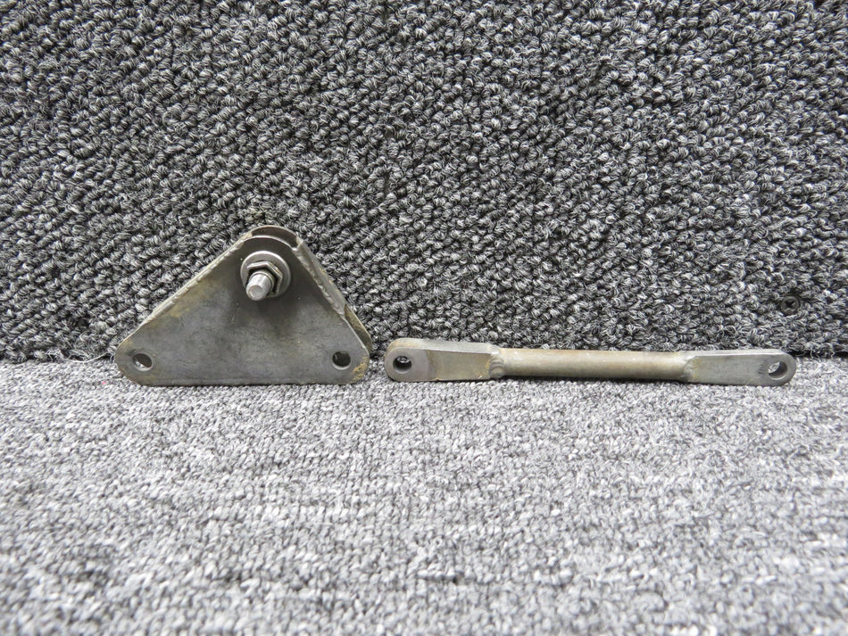2067006-1, 2067010-1 Cessna 177RG Nose Gear Steering Bellcrank & Rod Assembly