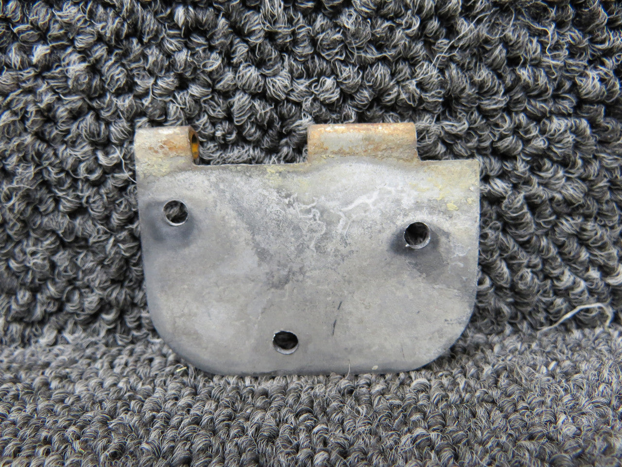 abu出品 0511280-3 Cessna 172B Lower Forward Door Hinge Half LH – BAS Part
