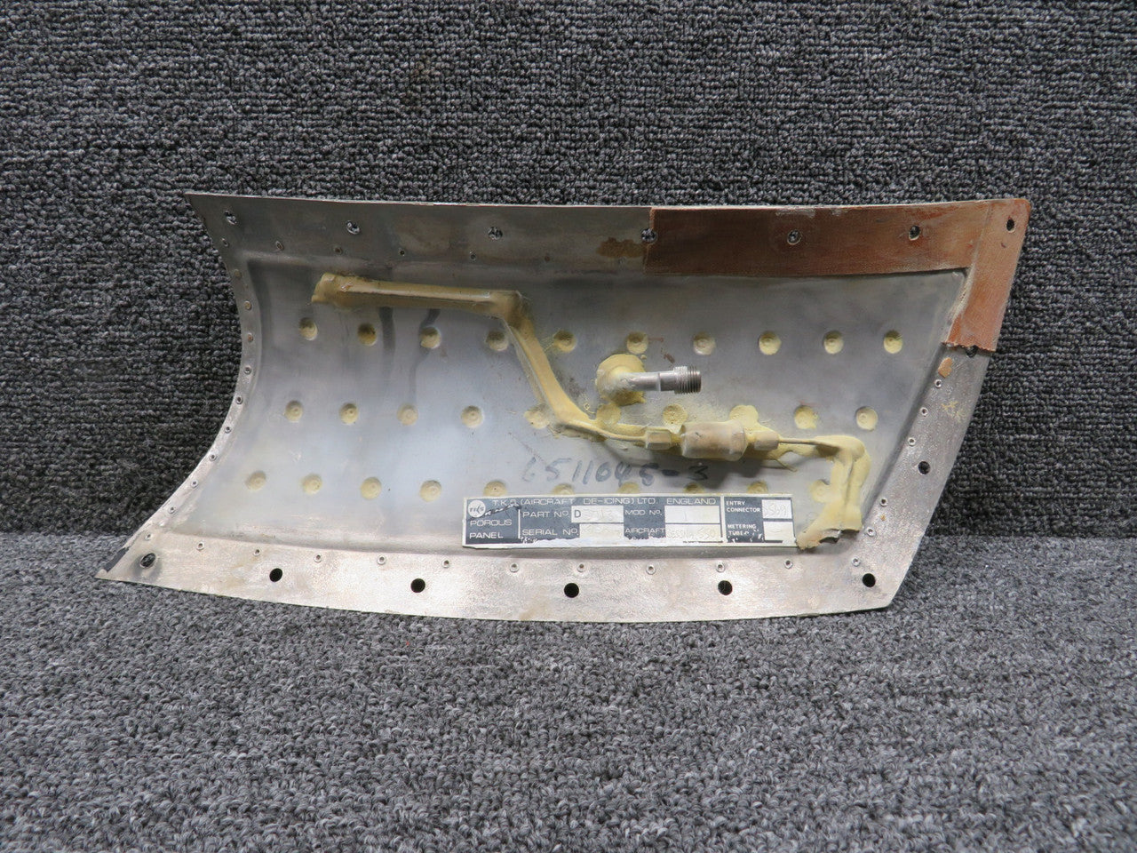 ysページ D3713 (Alt: 6511045-3) TKS Wing De-Ice Outboard Porus Panel