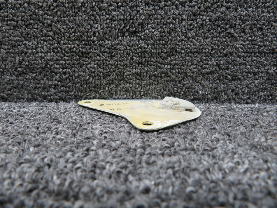 6565049-8 Cessna Citation S550 Wing Access Cap Assembly