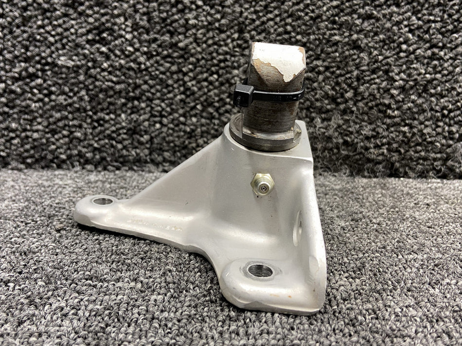 20760-001 (Casting: 20759-3) Piper PA24-250 Main Gear Side Brace Fitting RH
