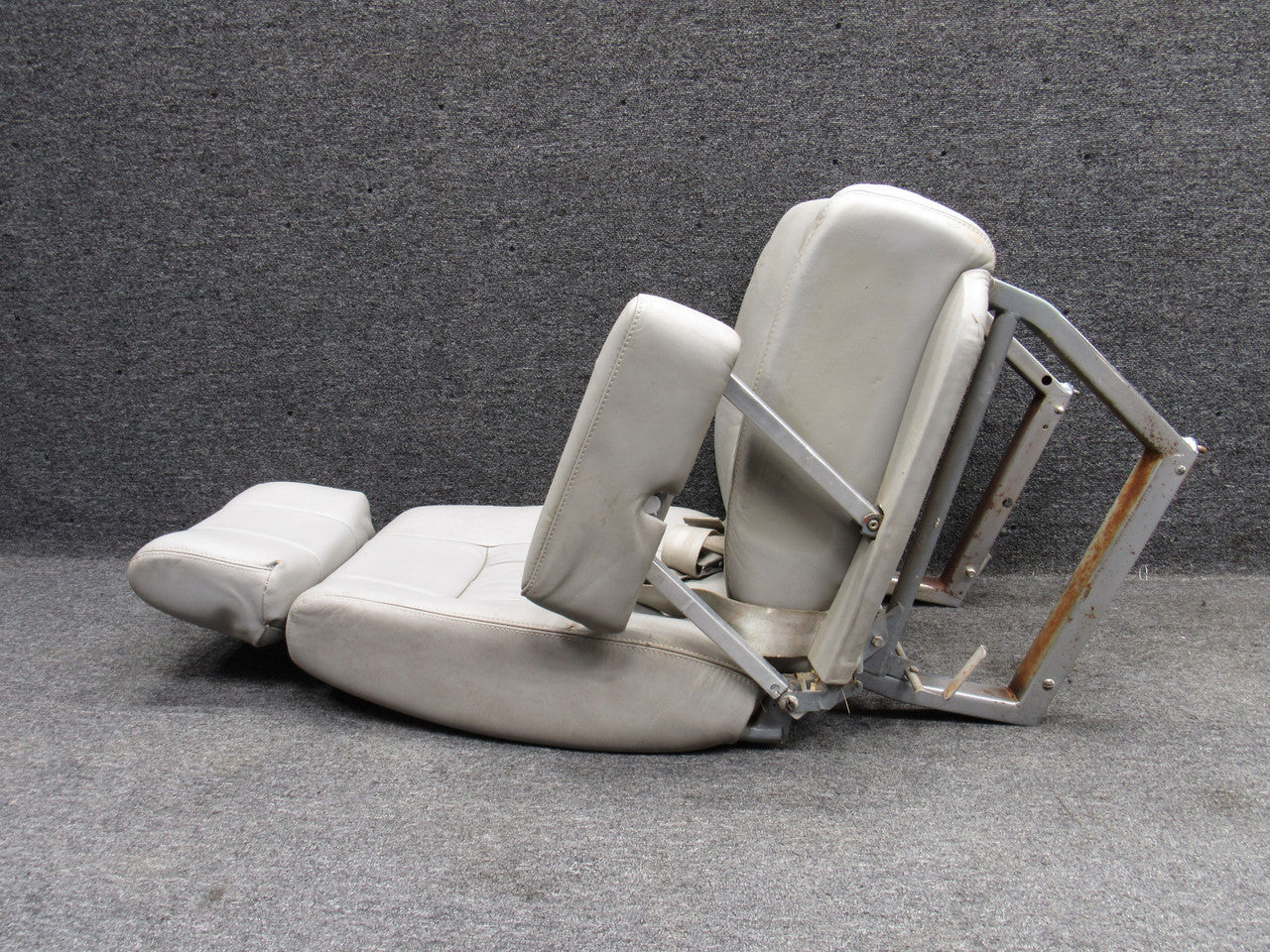 5119312-1 Cessna 421 Passenger Forward Facing Seat Assembly LH