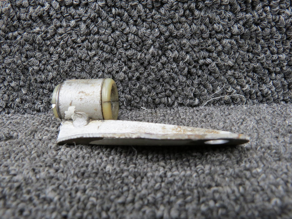 17539-000 Piper PA-23-150 Main Gear Brake Line Guide Bushing LH