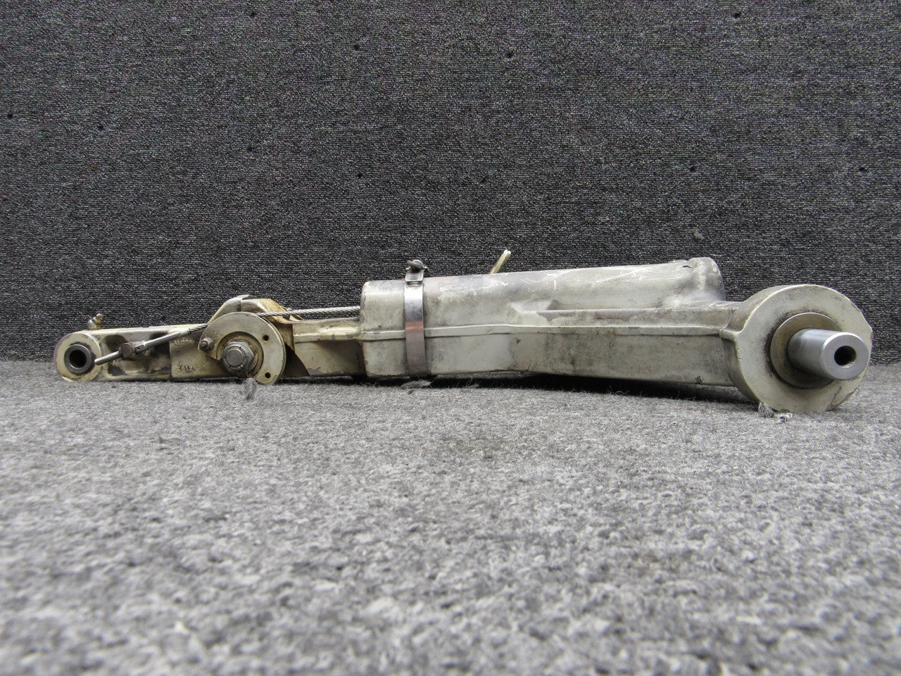 EA1660-501 (Alt: EA1660-1) Ozone Nose Landing Gear Drag Brace