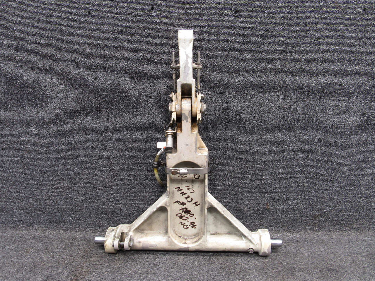 【aoページ】 EA1660-501 (Alt: EA1660-1) Ozone Nose Landing Gear Drag Brace