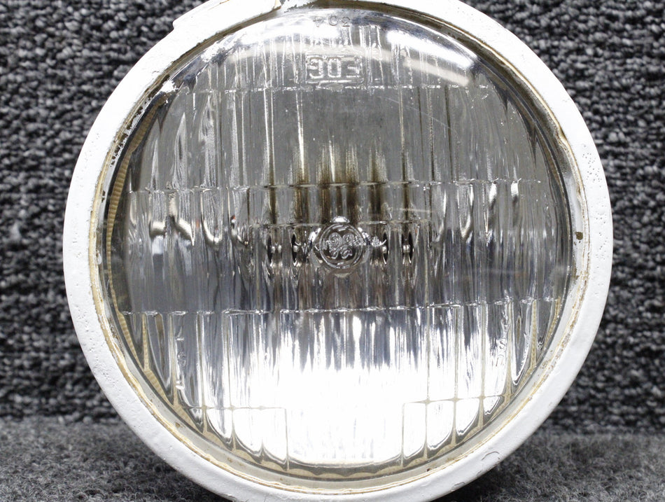 0842215-8 (Use: B-4150B-4594) Cessna 310L Taxi Light Assembly