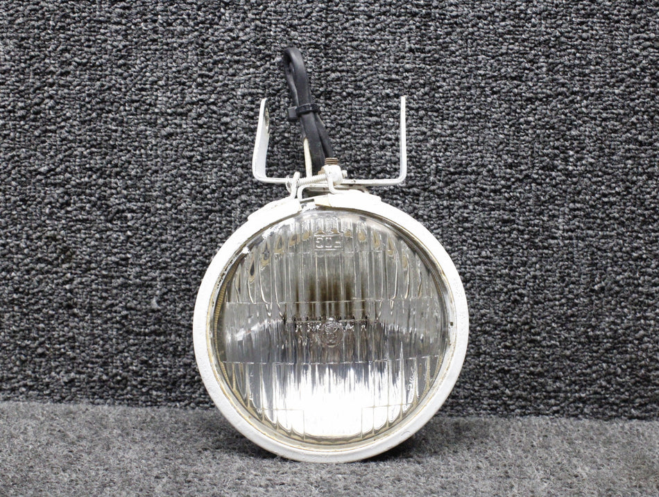 0842215-8 (Use: B-4150B-4594) Cessna 310L Taxi Light Assembly