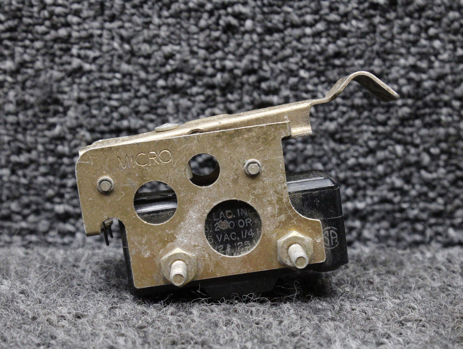 MS25026-1 (Alt: BZ-R31) Cessna 310L Micro Switch with Bracket