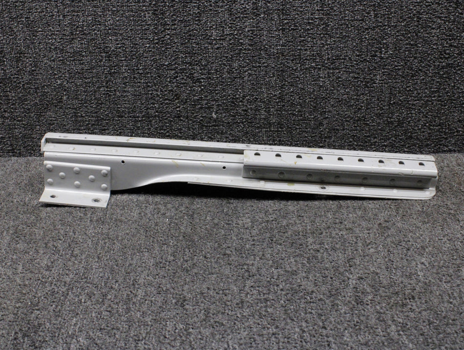 0812987-6 Cessna 310L Center Seat Outboard Seat Track RH