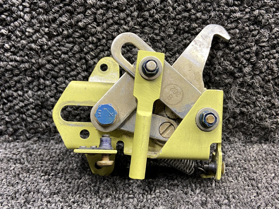35-410456-41 Beechcraft A36 Upper Cabin Door Latch Assembly