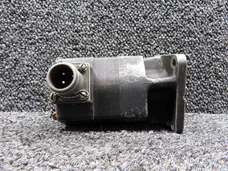 2CM9ABE-6 (Alt: 3883029) General Electric 2 Pole Tachometer Generator (Scarring)