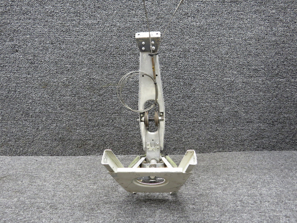 95266-000, 96332-000 Piper PA-34-200T Trim Stabilator Bracket Assembly