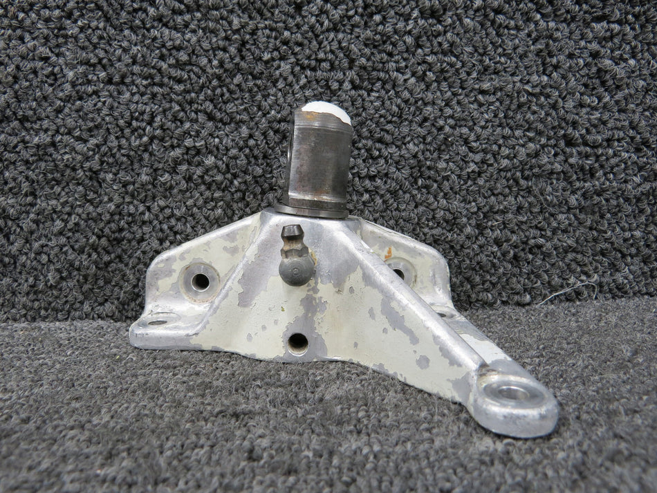 95643-007 Piper PA-34-200T Main Gear Truss Bracket with Stud