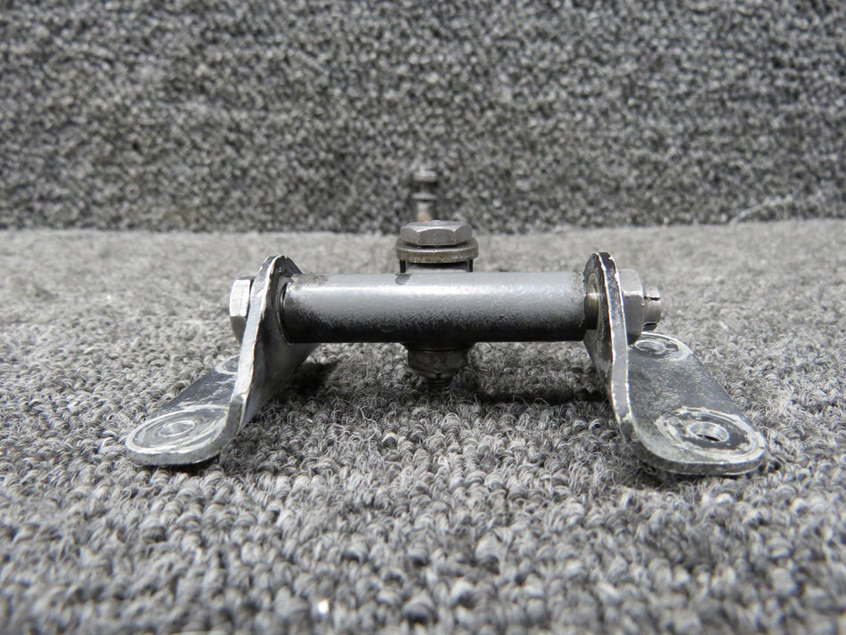 37511-005, 37511-011 Piper PA-34-200T Cowl Flap Actuation Rod with Bracket
