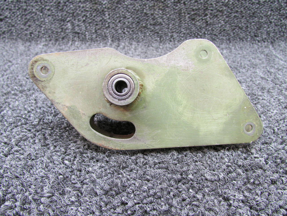 0523223-1 (Use: 0422430-2) Cessna 170-172 Aileron Bellcrank RH