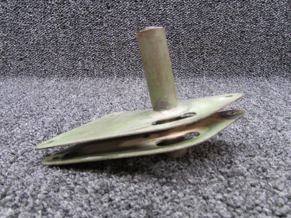 0523223-1 (Use: 0422430-2) Cessna 170-172 Aileron Bellcrank RH