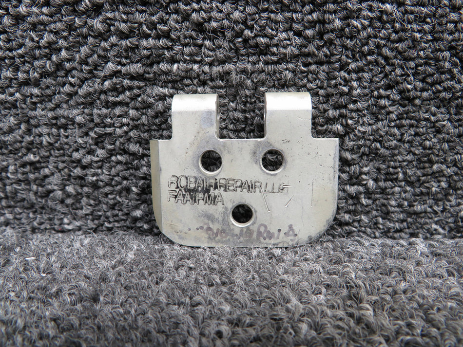 0711037-14 Cessna T207 RH Cabin Door Upper Stationary Hinge