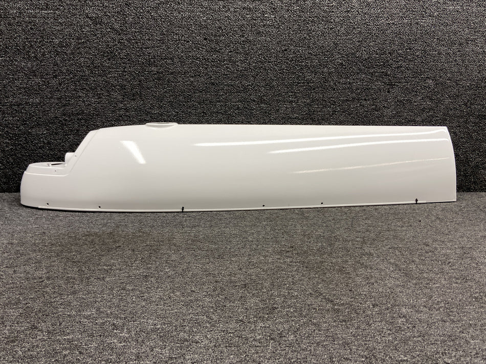 9910098-2, 0723205-14 Cessna 182T Wing Tip Assembly RH with Accessories