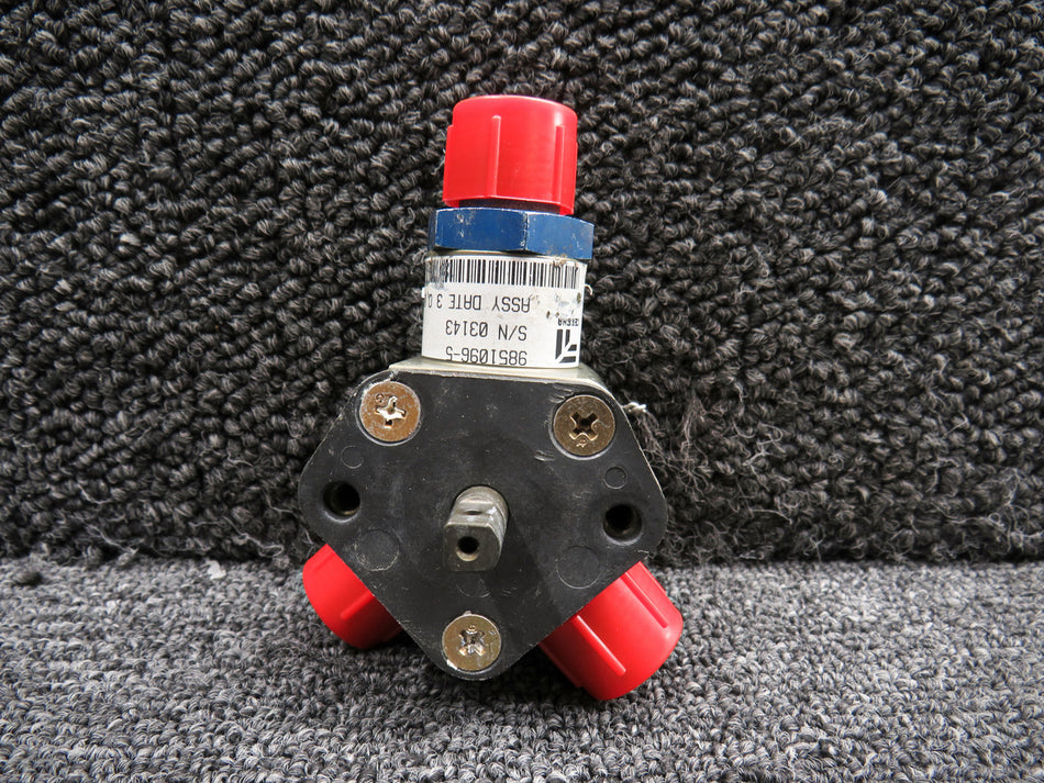 9851096-5 Cessna 172R Fuel Selector Valve Assembly
