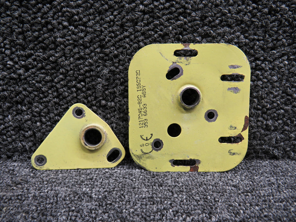 1217046-10, 1217046-6 Cessna 172R Cabin Door Base & Bearing Plate Set