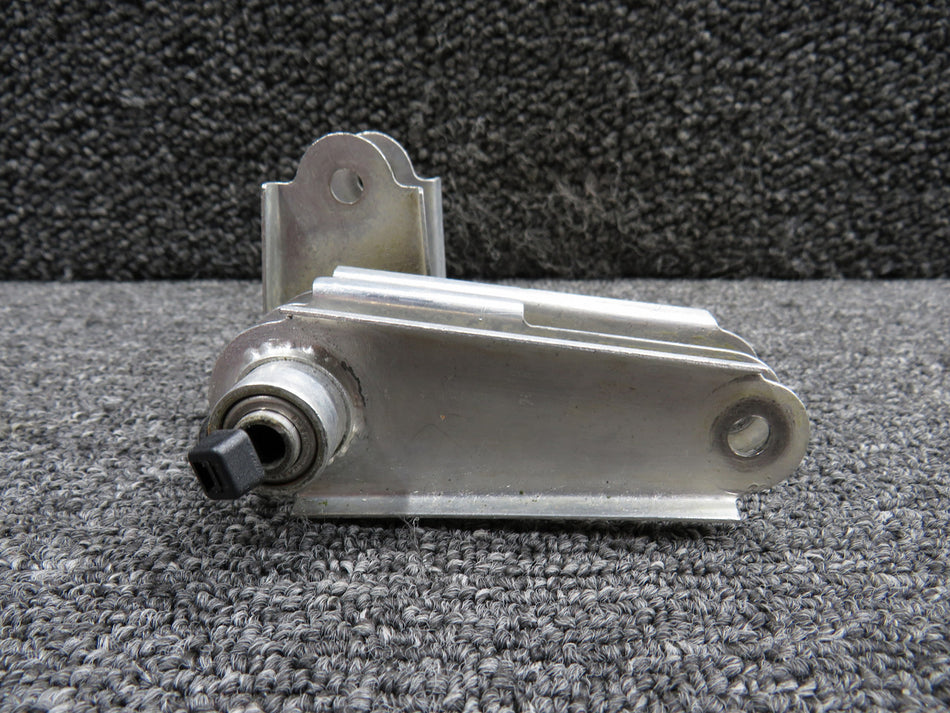 0862100-92 Cessna Outboard Flap Bellcrank RH