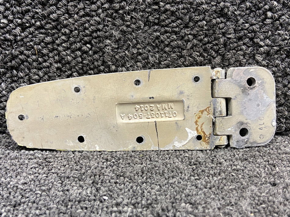 0711037-18, 0711037-20 Cessna 182 Lower Cabin Door Hinge Assembly RH