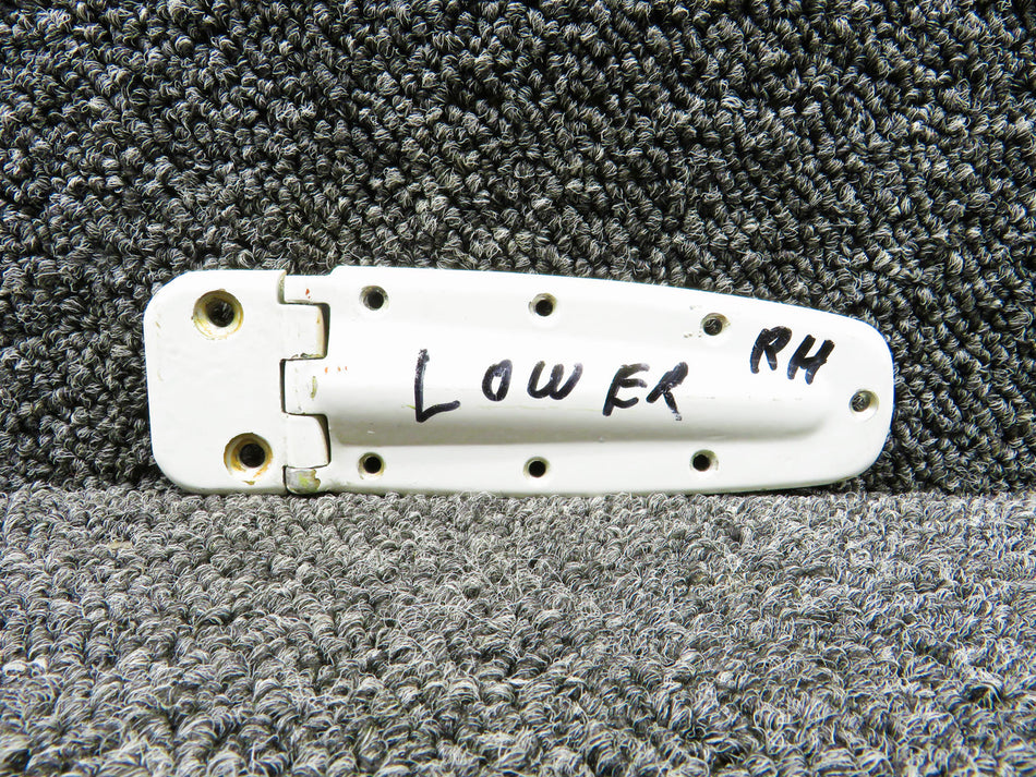 0711037-500 Cessna Lower Cabin Door Hinge RH