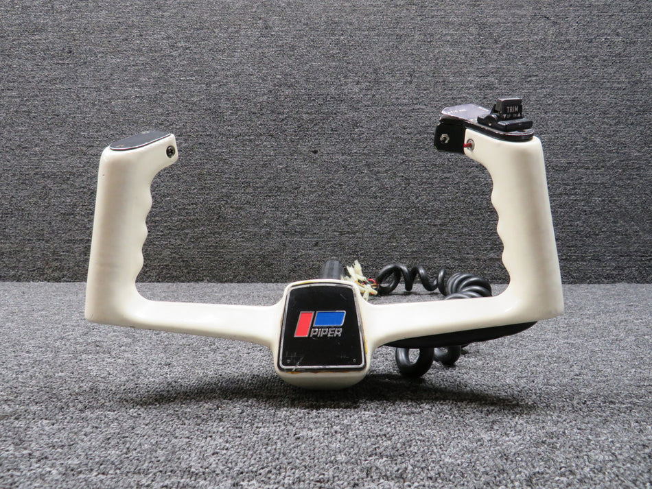 43052-007 Piper PA-31T Control Wheel with Switches LH (L: 16.375”, D: 1.625”)