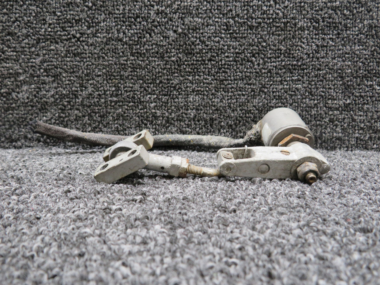 41EN96-6 Cessna Citation 550 Main Landing Gear Up and Lock Switch
