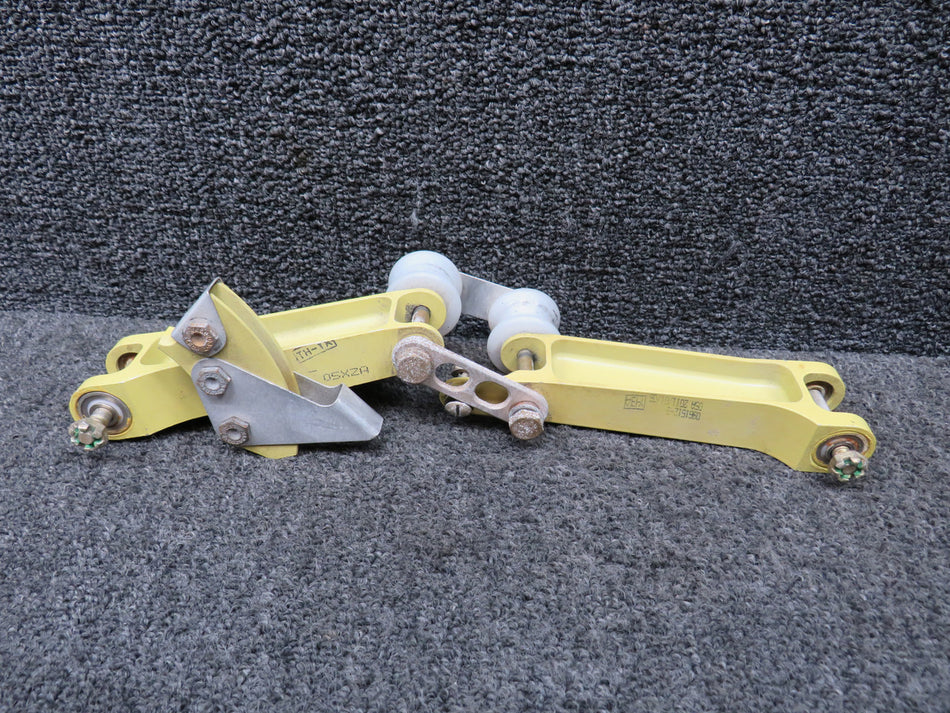 0961512-3, 0961512-1 Cessna 162 Control Yoke Bellcrank Assembly Inbd - Outbd