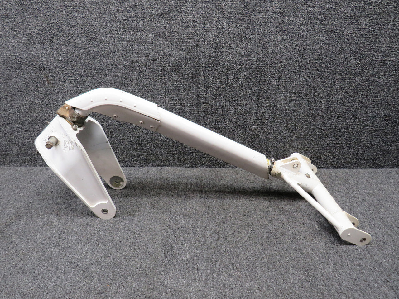 DDA06217-1 Cessna 162 Nose Gear Trunnion Assembly with 8130-3 and