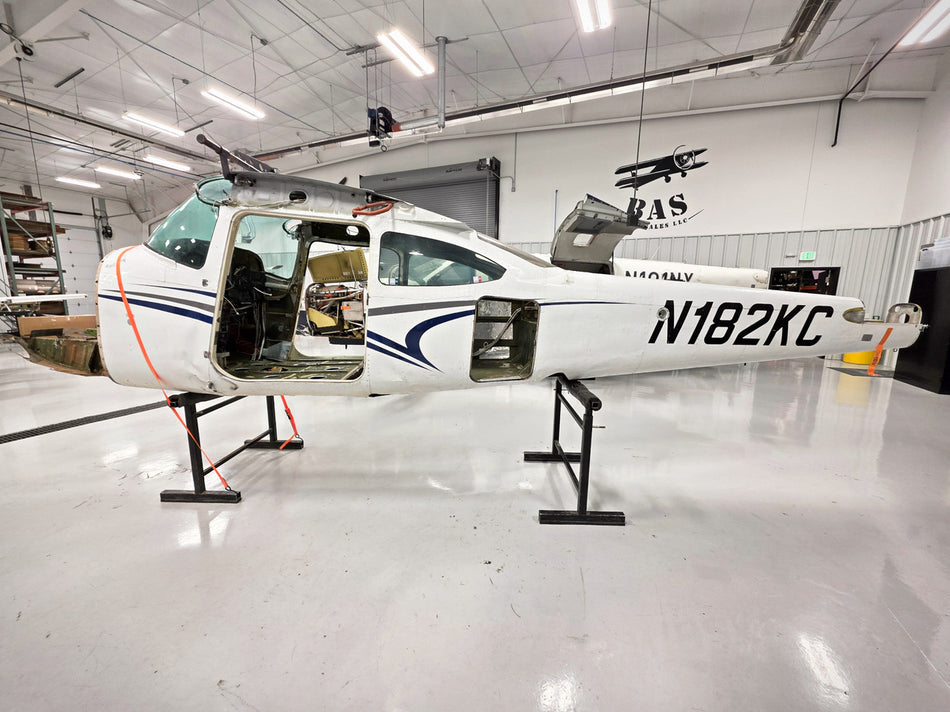 Cessna TR182 Fuselage with Bill of Sale, Data Tag and Logbooks